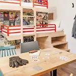 Отель Hotelf1 Centre Devant Les Ponts 3*