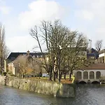 Hotelf1 Centre Devant Les Ponts 3*