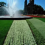 Отель Hotelf1 Centre Devant Les Ponts