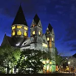 F1梅斯中心德旺蓬特酒店