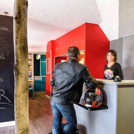 Hotel Hotelf1 Centre Devant Les Ponts