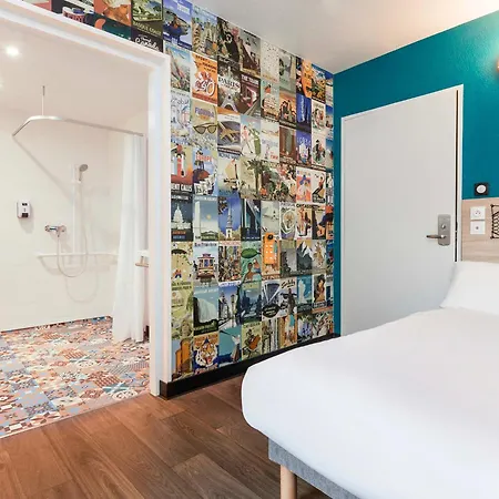 Hotelf1 Centre Devant Les Ponts Hotel