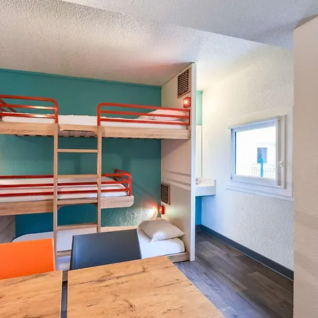 Otel Hotelf1 Centre Devant Les Ponts