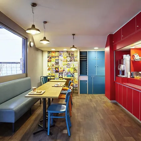 Hotelf1 Centre Devant Les Ponts