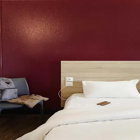 Hotelf1 Centre Devant Les Ponts 3*