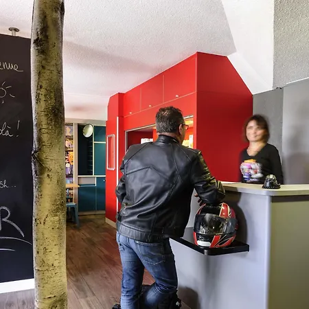 Szálloda Hotelf1 Centre Devant Les Ponts Metz