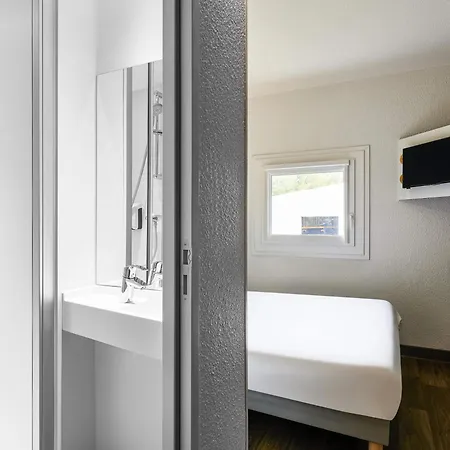 Szálloda Hotelf1 Centre Devant Les Ponts Metz