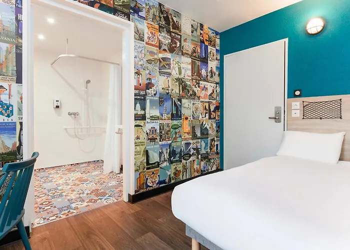 Hotelf1 Centre Devant Les Ponts Hotel