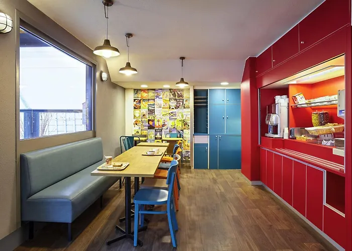 F1梅斯中心德旺蓬特酒店