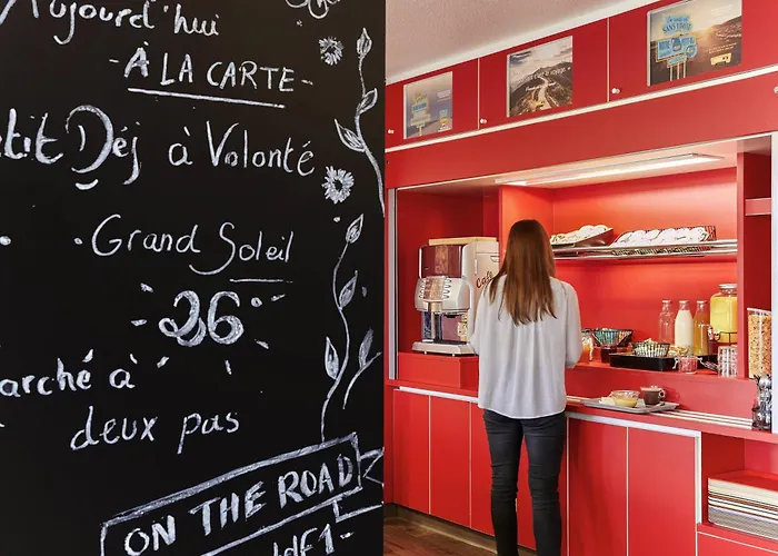 Hotelf1 Centre Devant Les Ponts מלון מץ