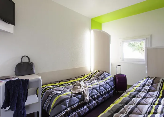 Hotel Hotelf1 Centre Devant Les Ponts Mety