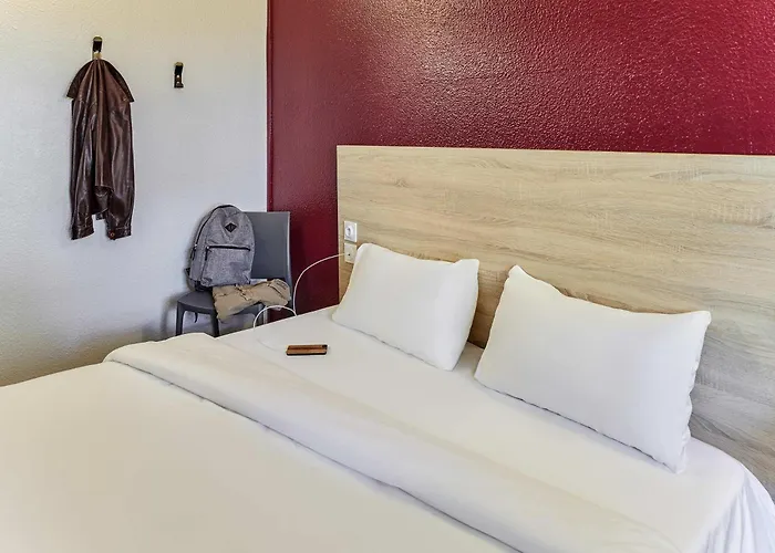 Hotelf1 Centre Devant Les Ponts Hotel Metz