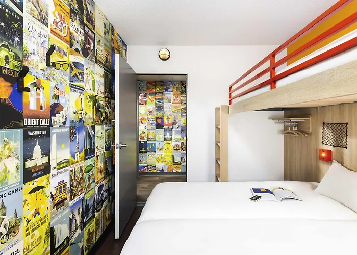 Hotelf1 Centre Devant Les Ponts 3* מץ