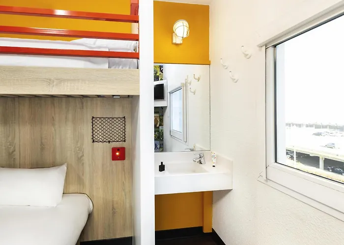 F1梅斯中心德旺蓬特酒店