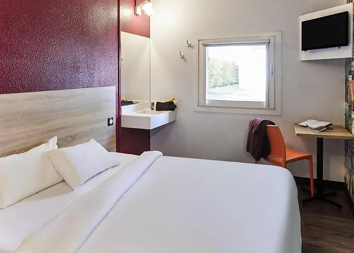 F1梅斯中心德旺蓬特酒店