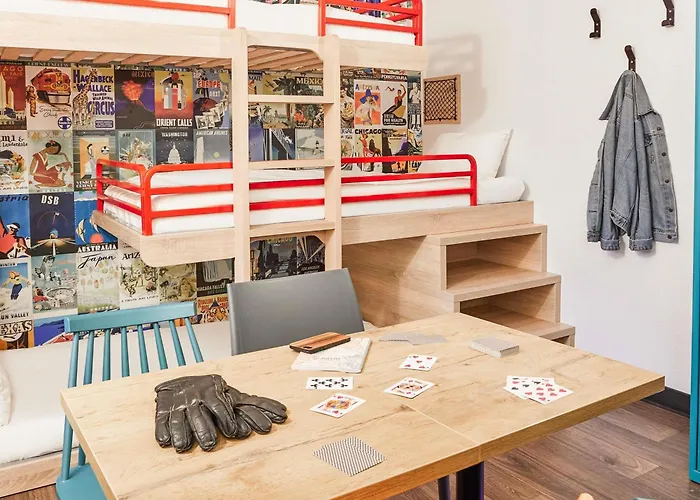 מלון Hotelf1 Centre Devant Les Ponts 3*