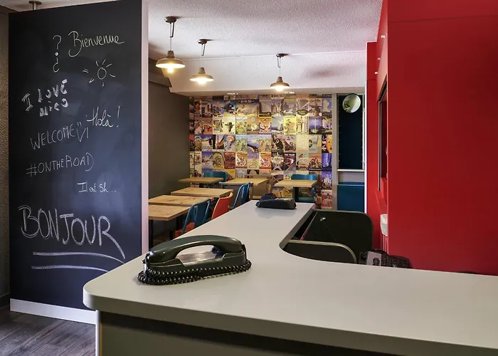 Hotelf1 Centre Devant Les Ponts 3*