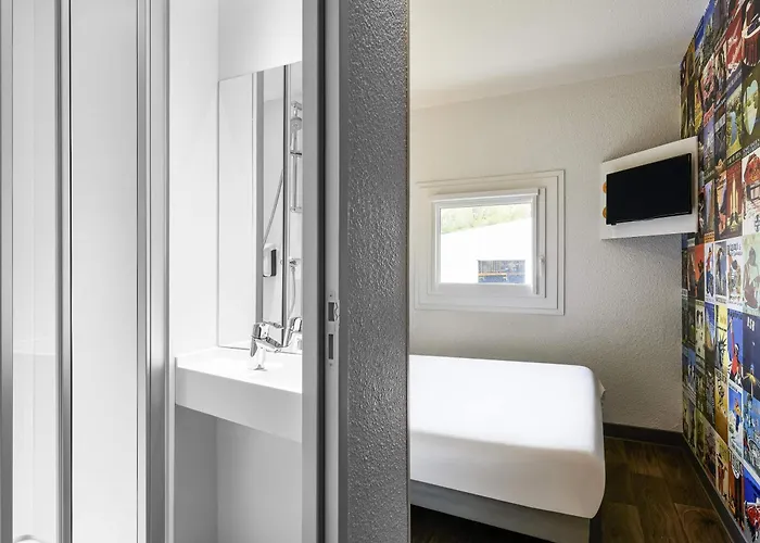 Hotel Hotelf1 Centre Devant Les Ponts Mety