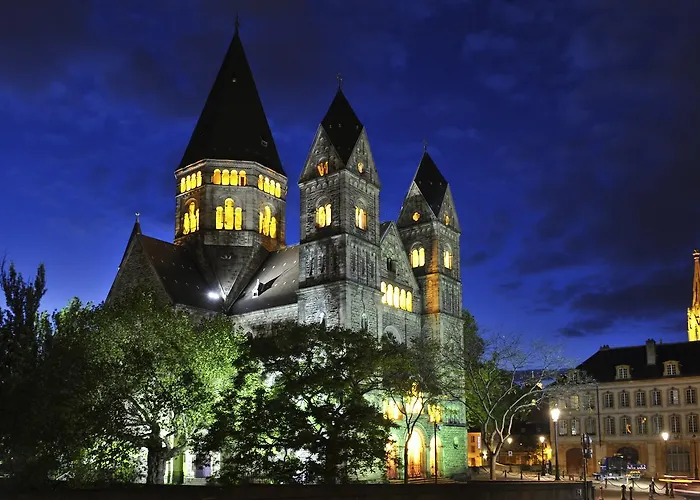 Hotelf1 Centre Devant Les Ponts