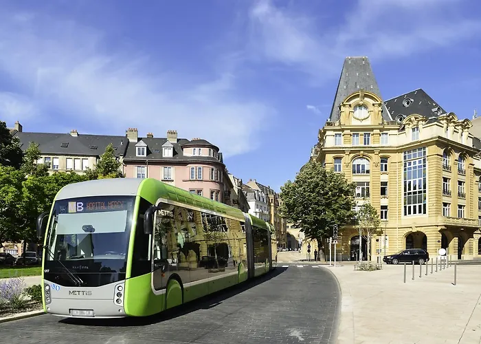 Hotelf1 Centre Devant Les Ponts 3* מץ