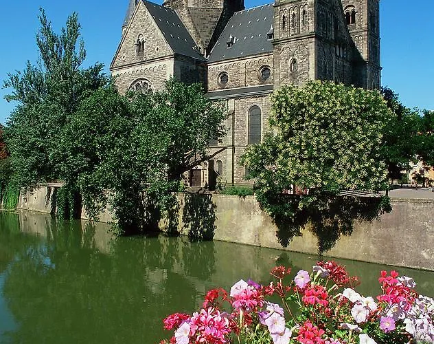 Hotelf1 Centre Devant Les Ponts מלון מץ