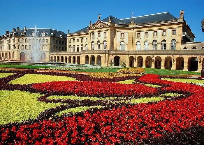 Hotel Hotelf1 Centre Devant Les Ponts 3*